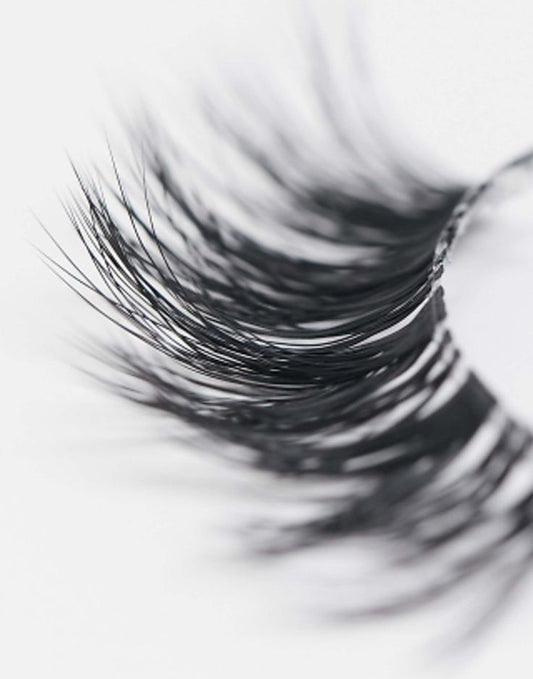 Huda Beauty Eyelashes – Luxurious, Volumizing, Long-Lasting Lashes for Stunning Eyes