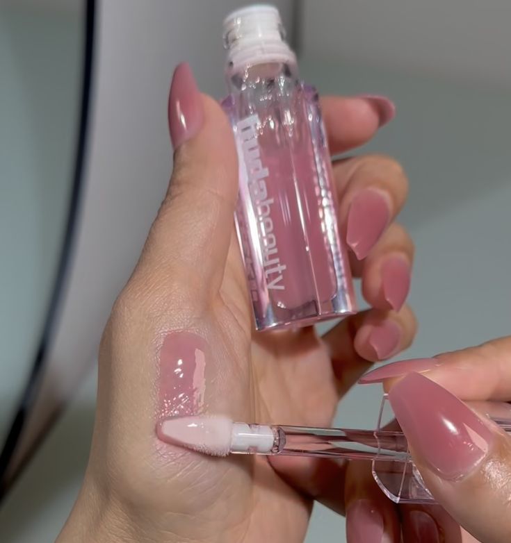 HUDA BEAUTY Faux Filler Shiny Non-Sticky Lip Gloss – Glassy | High-Shine Plumping Effect | Long-Lasting Hydrating Lip Gloss 💄